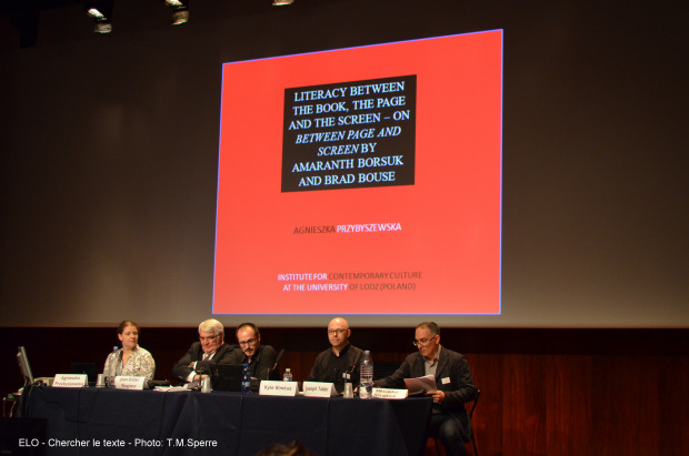 Agnieszka Przybyszewska presenting Literacy between book, page and screen at ELO Chercher le texte 2013